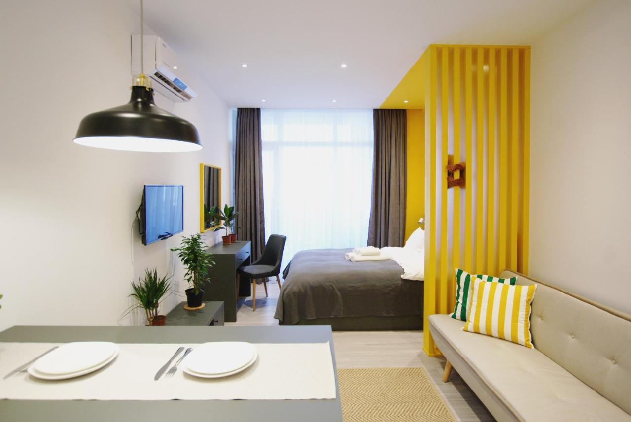 Banana Apartments Batumi Esterno foto