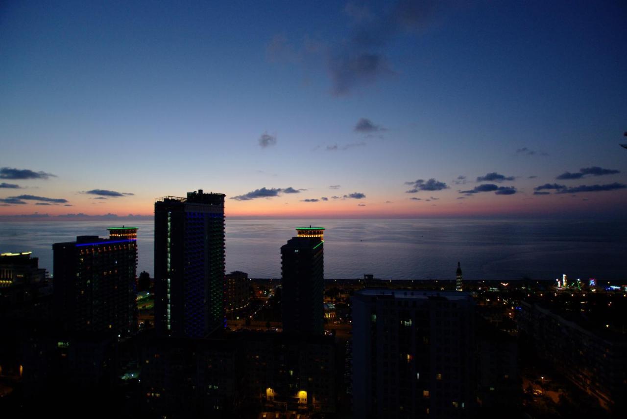 Banana Apartments Batumi Esterno foto