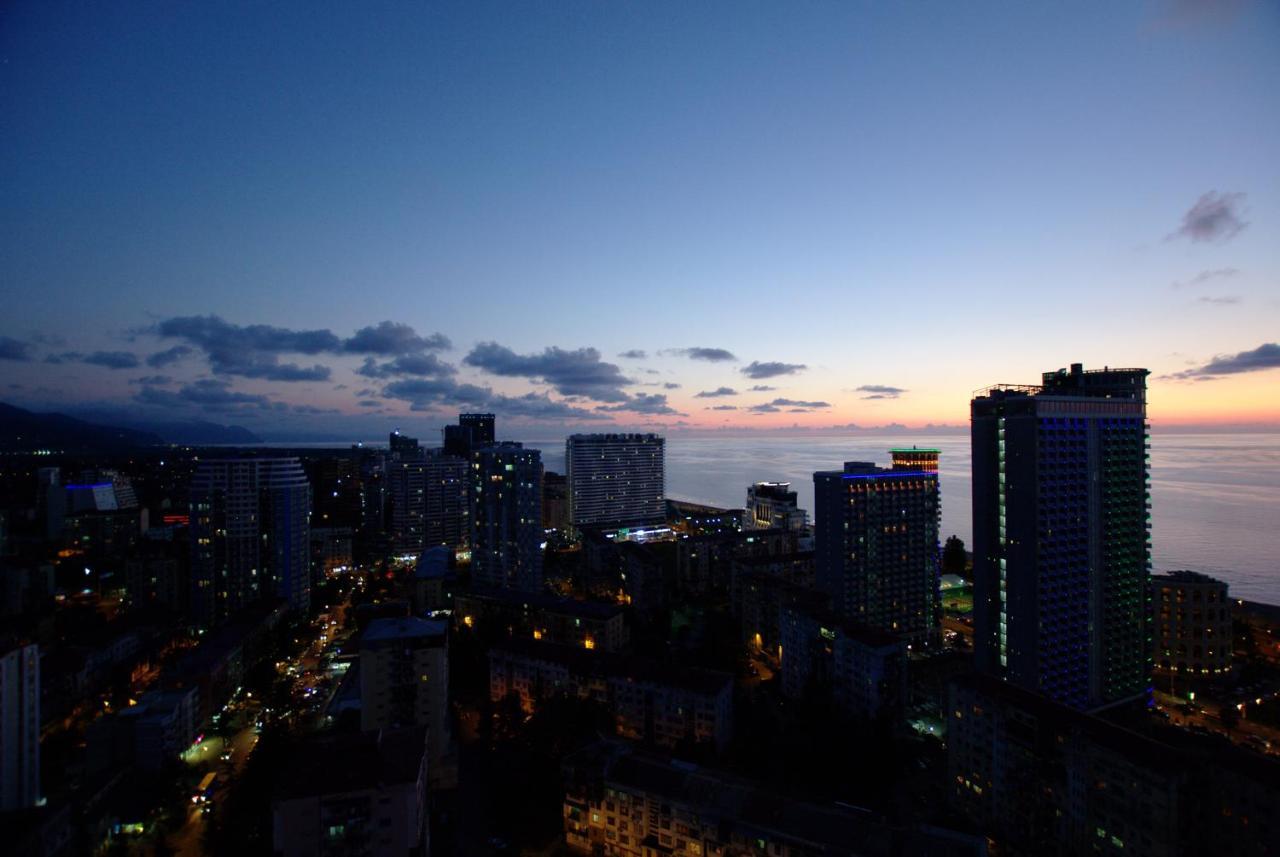 Banana Apartments Batumi Esterno foto